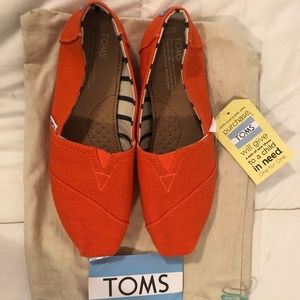 NWT Women’s Toms